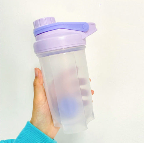 Shaker bottle with measurement scale