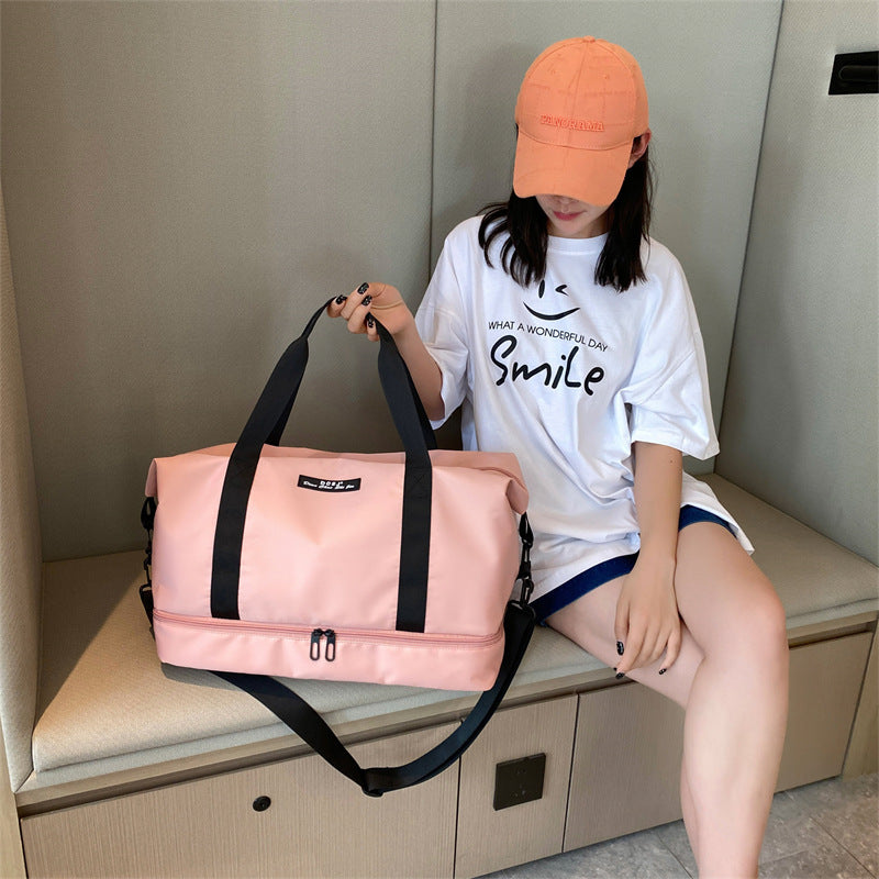 Duffle bag shoe compartment